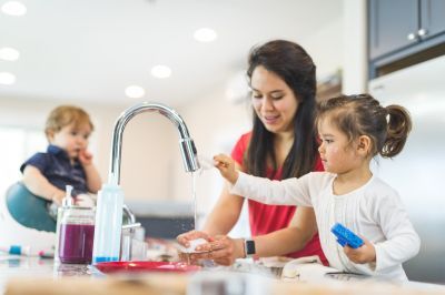 mom and kids washing dishes - Mundahl Law, PLLC